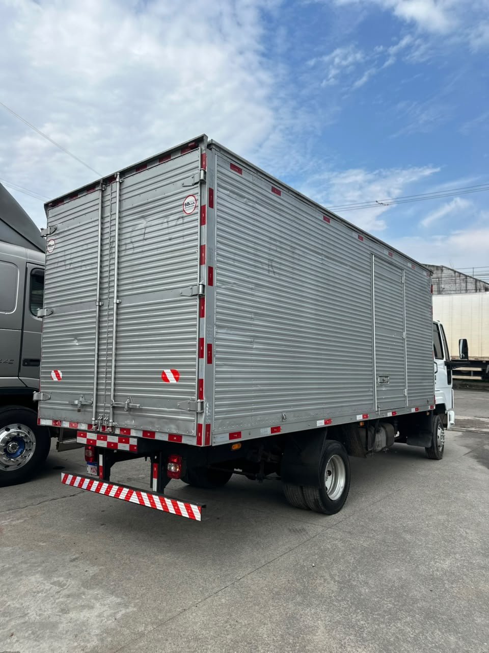Ford Cargo 815 4×2 2003 Baú De 5.50m Caminhão 3/4