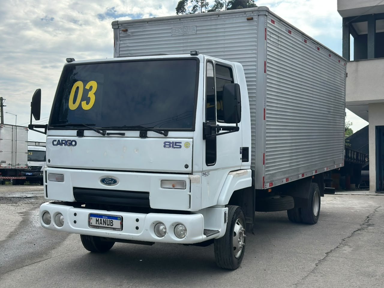 Ford Cargo 815 4×2 2003 Baú De 5.50m Caminhão 3/4