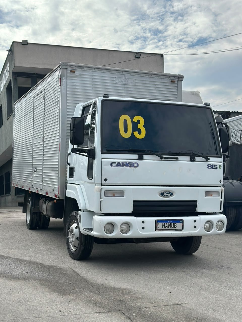 Ford Cargo 815 4×2 2003 Baú De 5.50m Caminhão 3/4