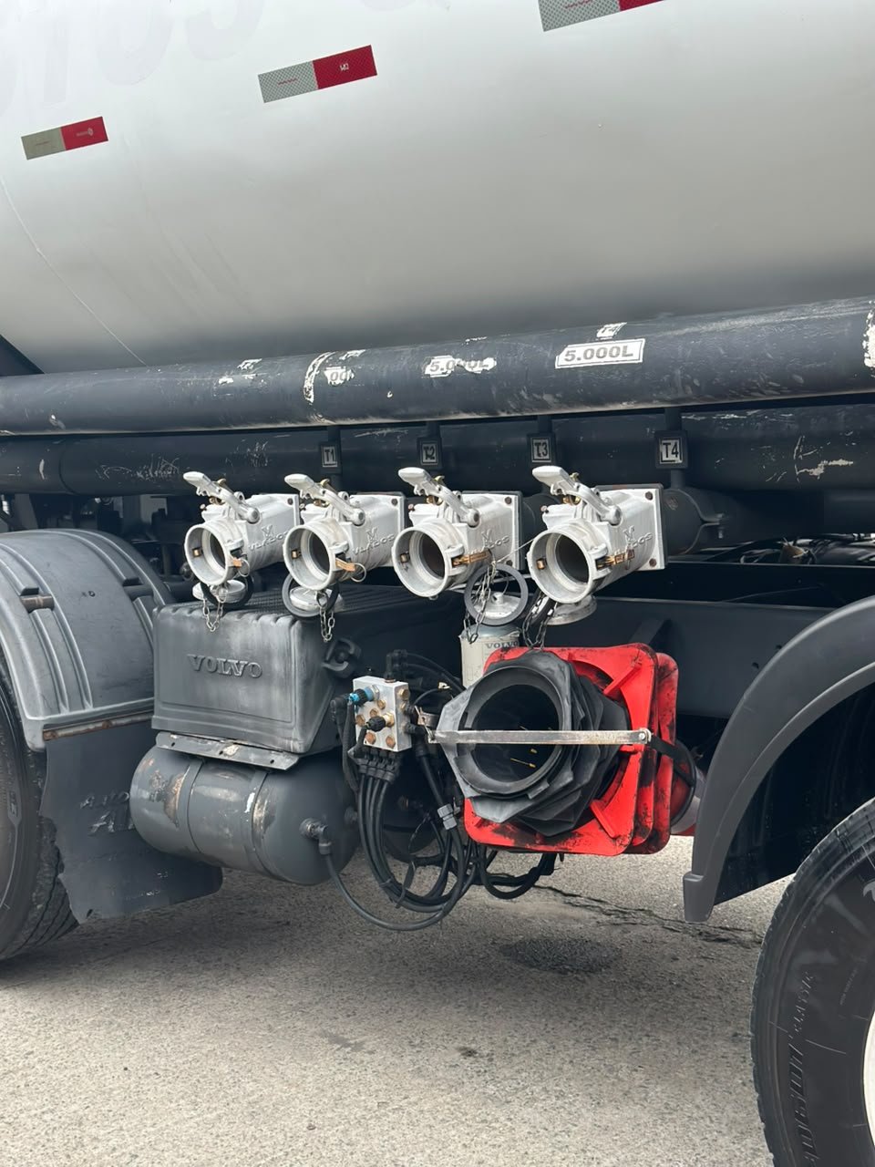 Volvo Vm 270 8×2 2012 Tanque 20 Mil Litros Caminhão Bitruck