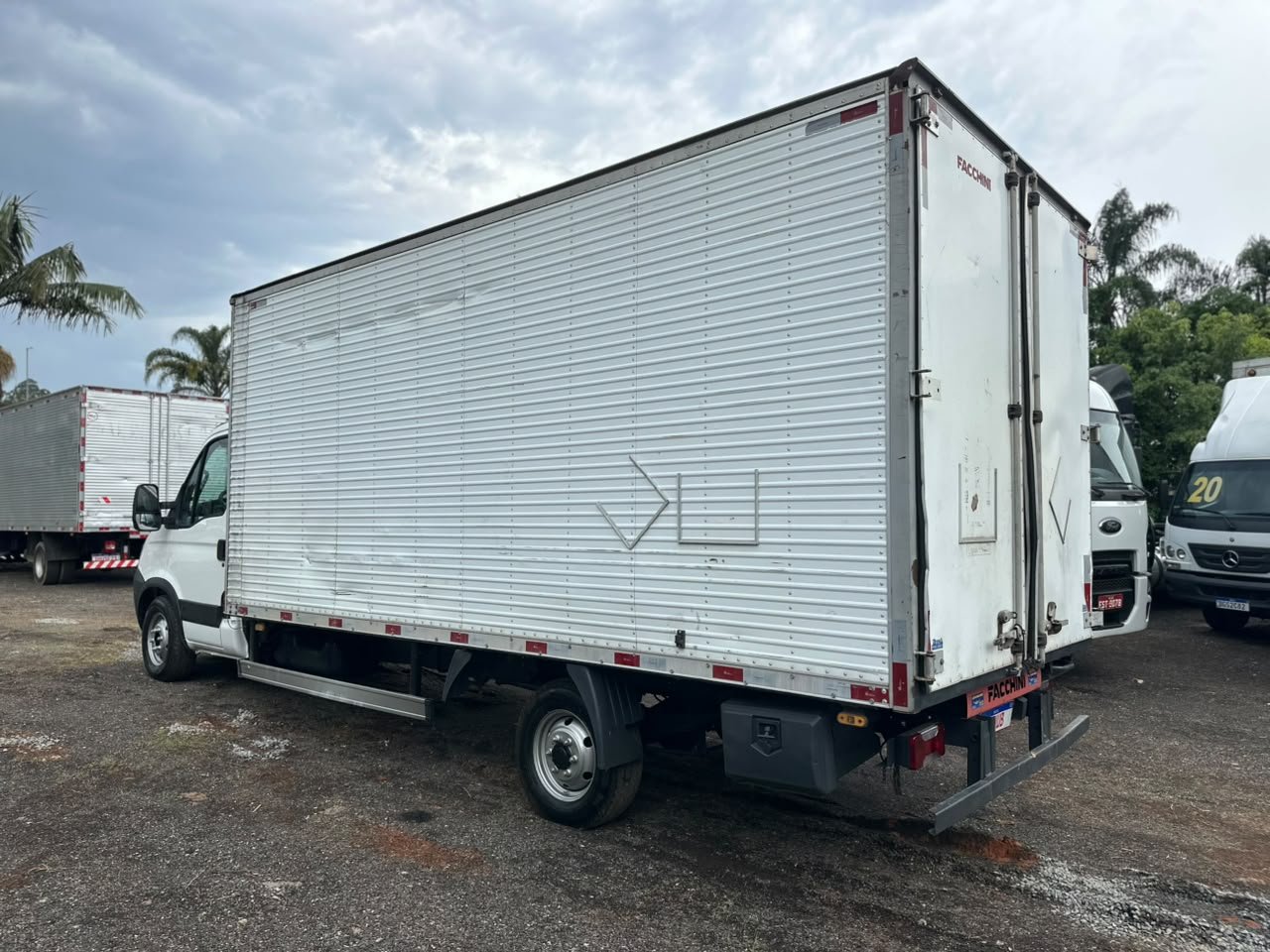 Iveco Daily Chasis 3.0 35S14 3750 Cab. Simples 2P