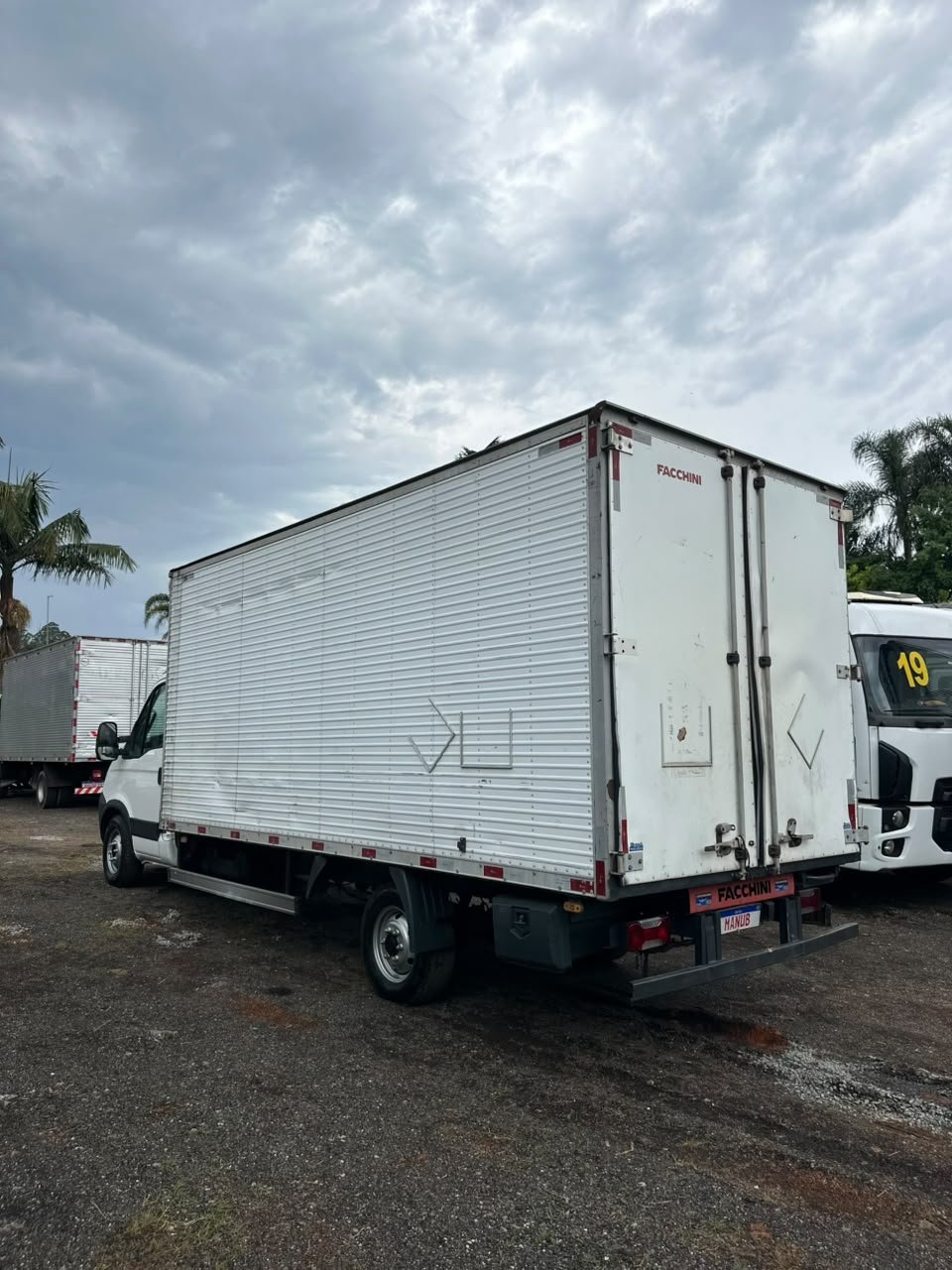Iveco Daily Chasis 3.0 35S14 3750 Cab. Simples 2P